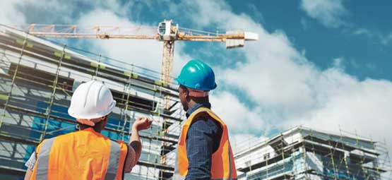 Consulting & Project Management: Two Wendit employees in front of the building shell