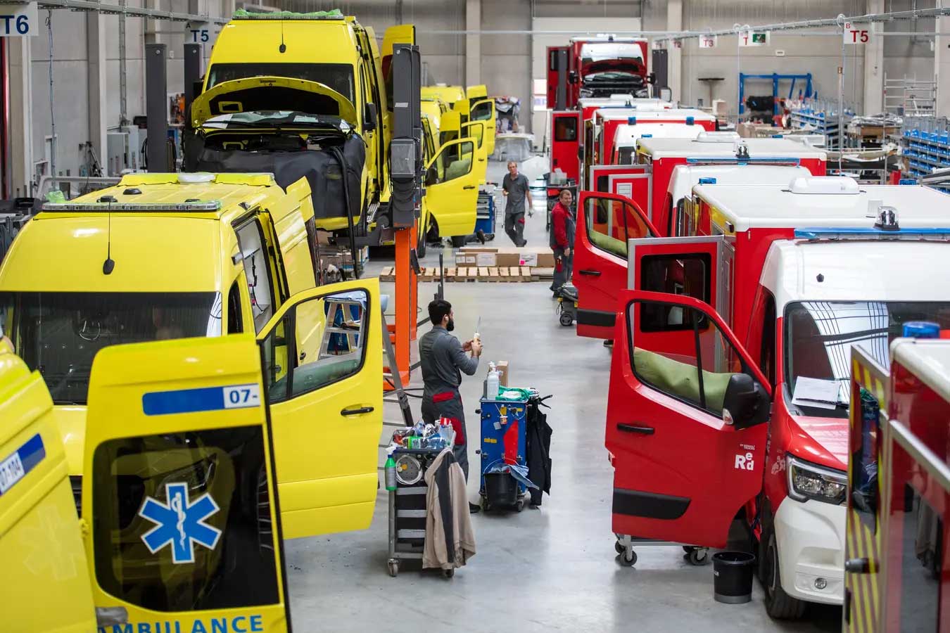 Assembly and outfitting of Wendit emergency and ambulance vehicles in the assembly hall