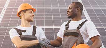 Wendit Consulting & Project Management Division: Two Wendit employees in front of a ground-mounted solar power plant