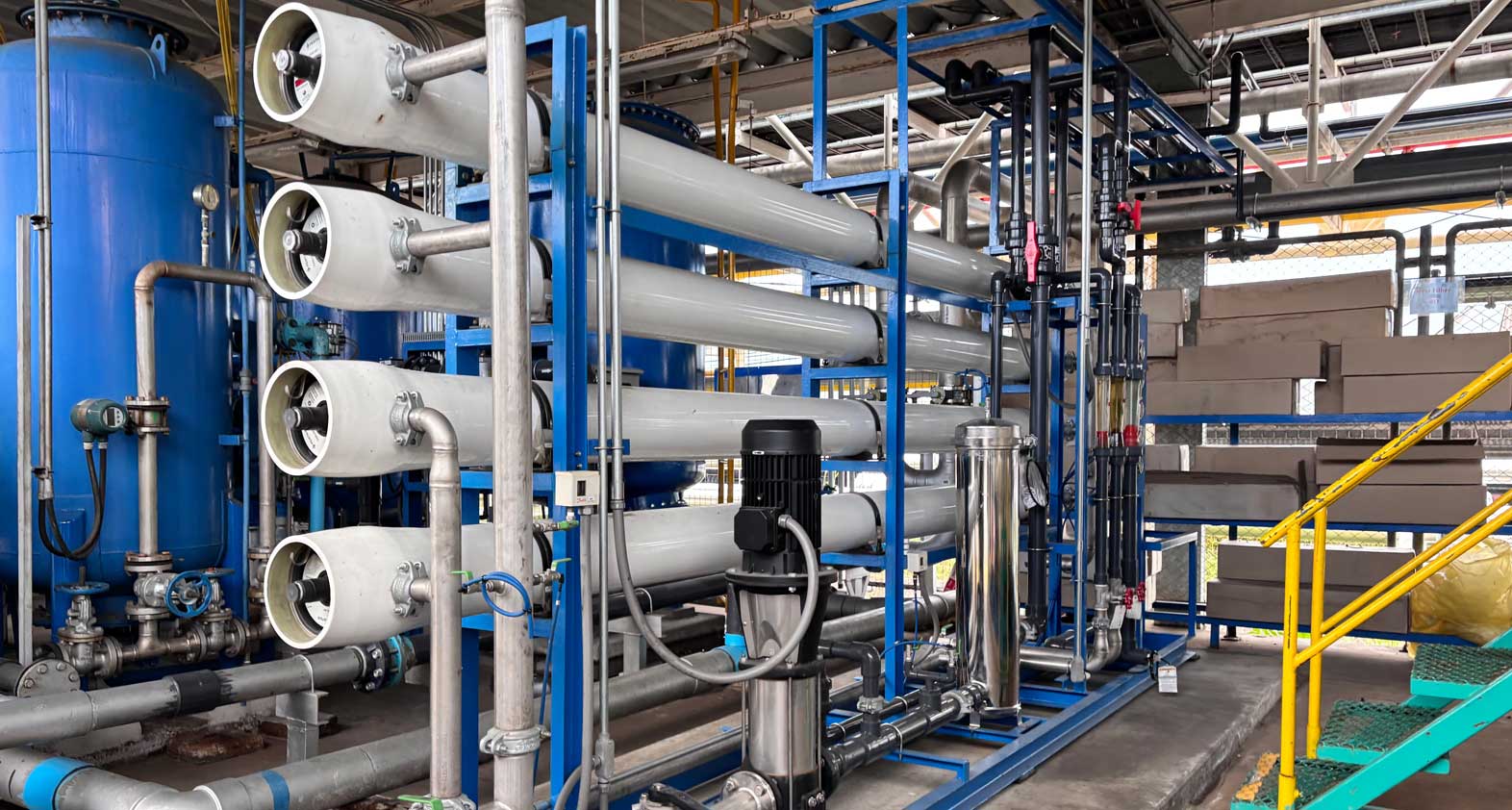 Multi-stage filtration with ozone treatment and disinfection components in a groundwater desalination plant